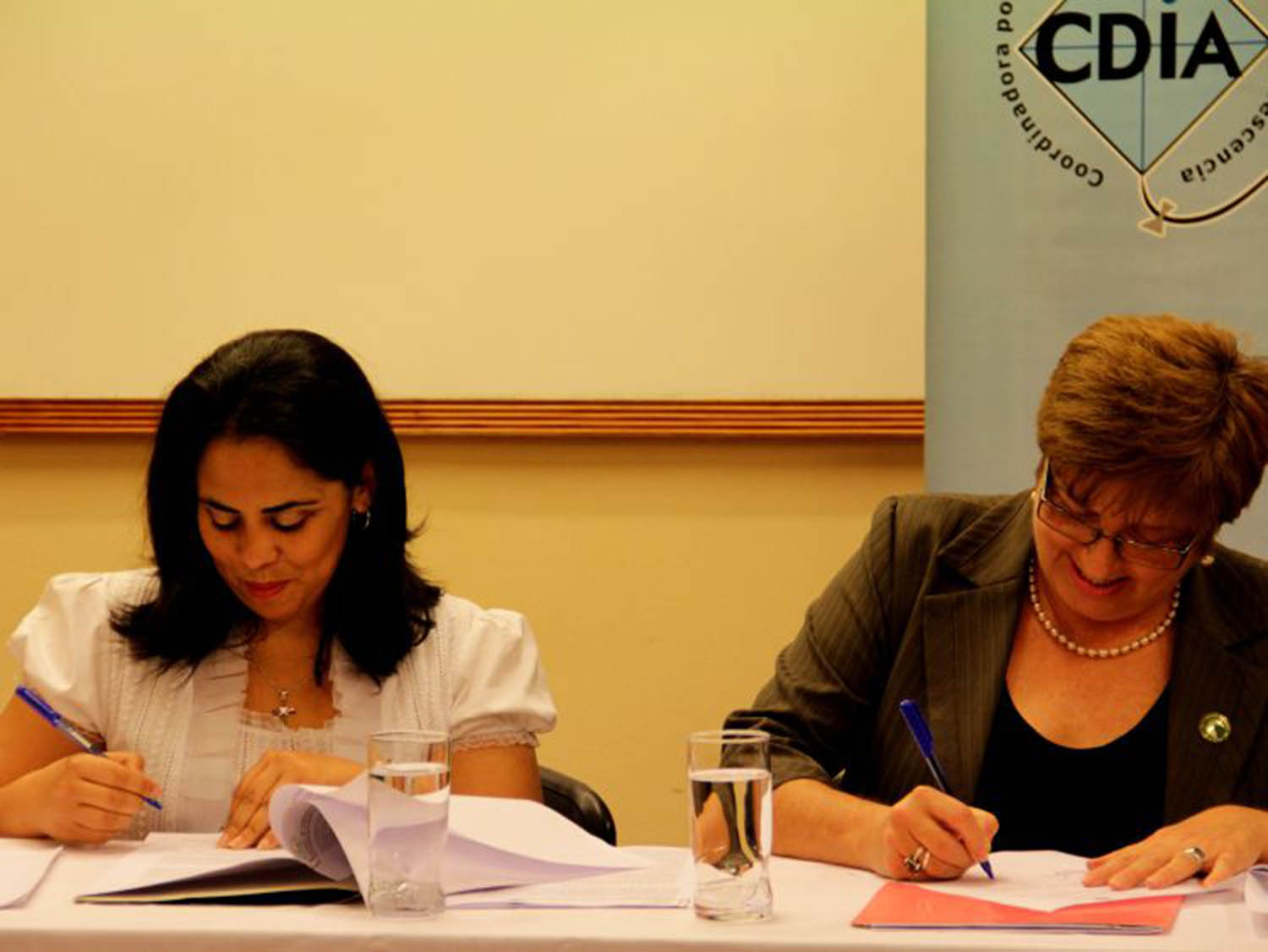 La carrera de Derecho Columbia firma alianza con CDIA