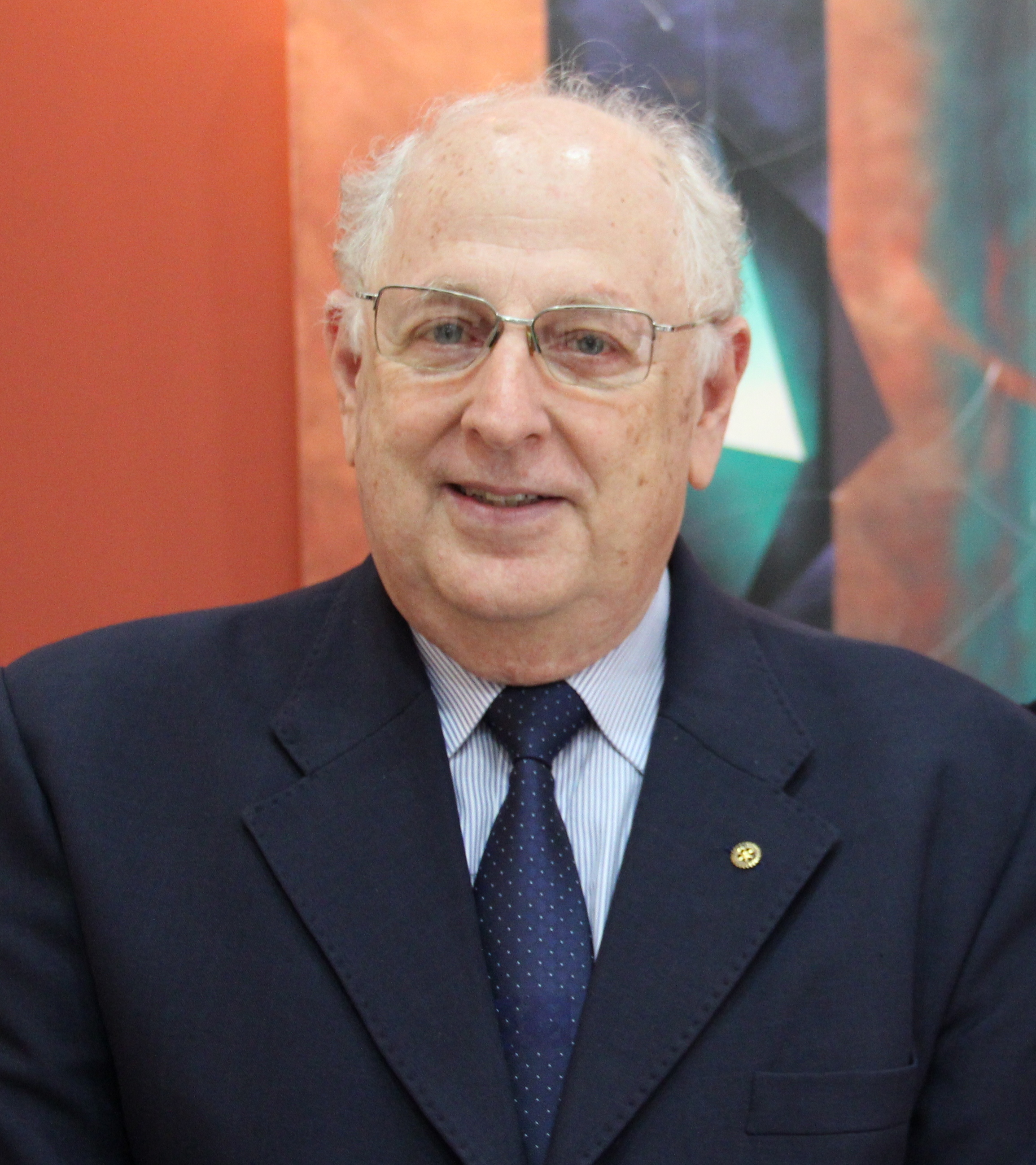 Roberto E Canese
